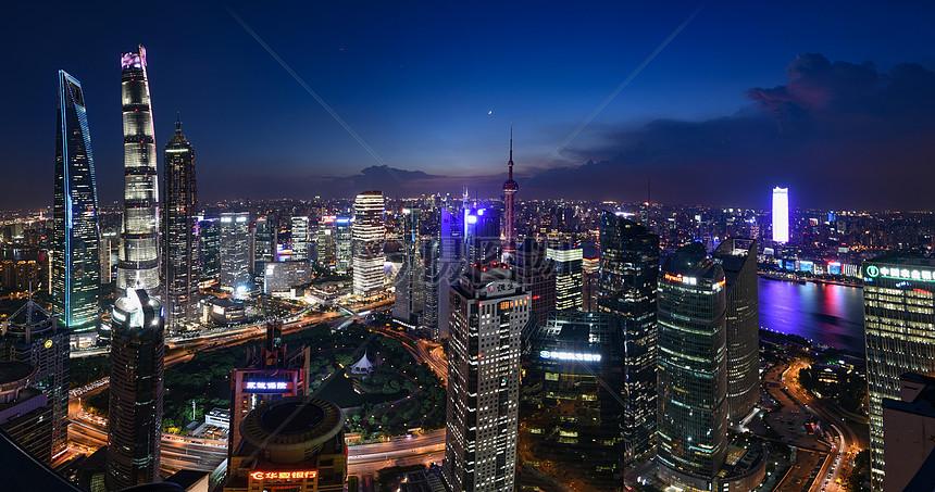 现代城市上海傍晚夜景高清图片下载-正版图片500595448-摄图网